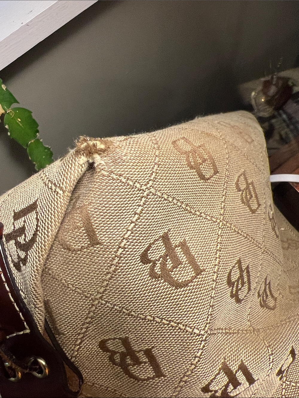 Dooney & Bourke Tan Brown Logo Quilted Drawstring Bucket Bag with Wallet & Pouch - Picture 14 of 16
